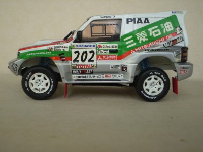 Mitsubishi Pajero 202-99-4.jpg