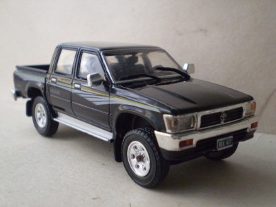 Toyota Hilux SR5-2.jpg