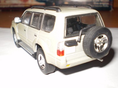 TOYOTA LAND CRUISER zad.jpg