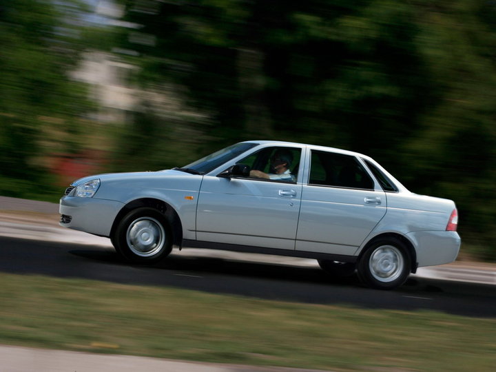 lada_priora_sedan_12.jpg