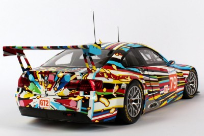 1zu18_BMW_M3_GT2_E92_Art-Car_Jeff_Koons_BMW_Minichamps_80432210048_22595_04.jpg