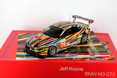 1zu18_BMW_M3_GT2_E92_Art-Car_Jeff_Koons_BMW_Minichamps_80432210048_22595_13.jpg