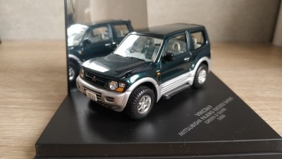 Mitsubishi Pajero Exceed 2000-2.jpg