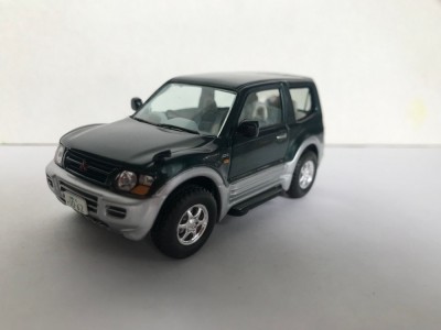 Mitsubishi Pajero Exceed 2000-6.jpg