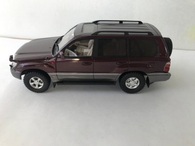 Toyota Land Cruiser VX-2000-4.jpg