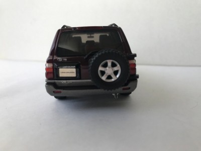 Toyota Land Cruiser VX-2000-5.jpg