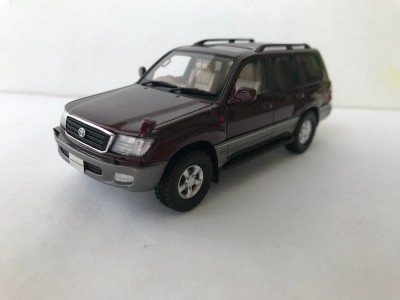 Toyota Land Cruiser VX-2000-6.jpg