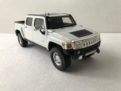 Hummer H3T-2.jpg