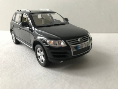 VW Touareg 2006-2.jpg