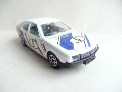 Renault Fuego 1_3.jpg