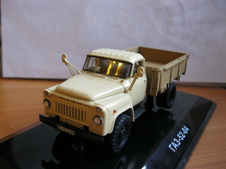 ГАЗ-52-04 (GAZ-52-04). <br />Виробник - DiP-Models, Китай.<br />Масштаб - 1:43.