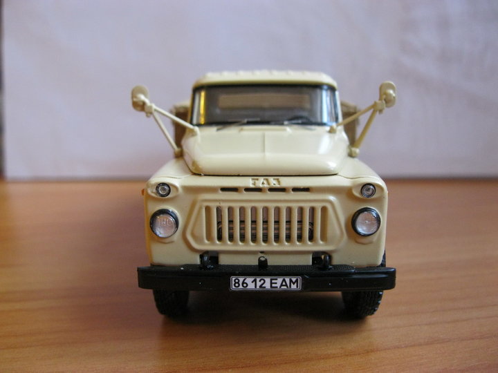 ГАЗ-52-04 (GAZ-52-04). <br />Виробник - DiP-Models, Китай.<br />Масштаб - 1:43.