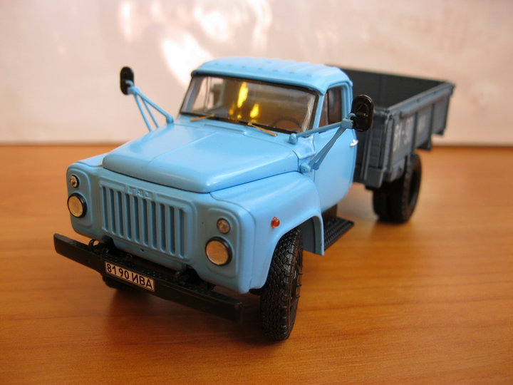 ГАЗ-52-04 (GAZ-52-04). <br />Виробник - DiP-Models, Китай.<br />Масштаб - 1:43.