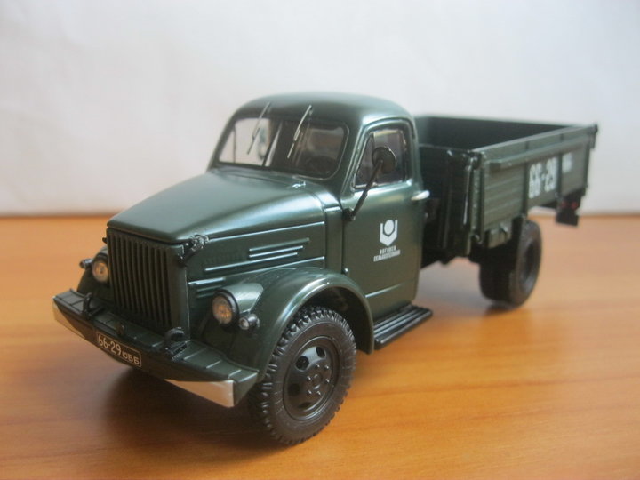 ГАЗ-51А (хакі) (GAZ-51А). <br />Виробник  - DiP-Models, Китай.<br />Масштаб - 1:43.