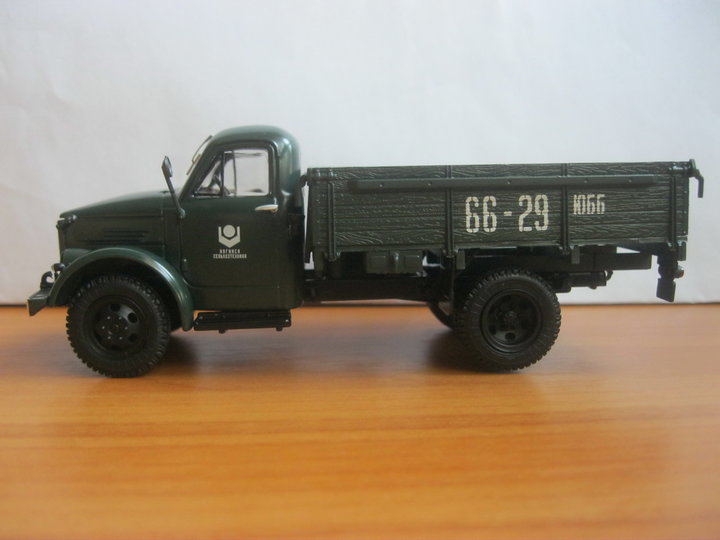 ГАЗ-51А (хакі) (GAZ-51А). <br />Виробник  - DiP-Models, Китай.<br />Масштаб - 1:43.