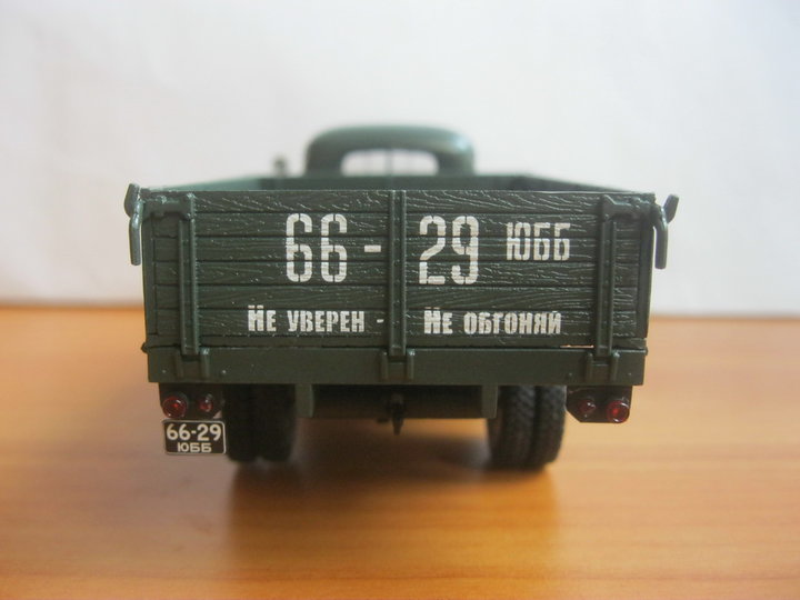 ГАЗ-51А (хакі) (GAZ-51А). <br />Виробник  - DiP-Models, Китай.<br />Масштаб - 1:43.