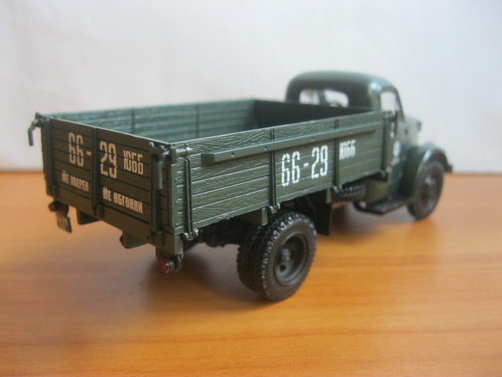 ГАЗ-51А (хакі) (GAZ-51А). <br />Виробник  - DiP-Models, Китай.<br />Масштаб - 1:43.