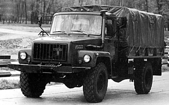 GAZ33081_2.jpg