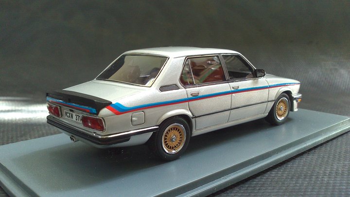 Модель: BMW (E12) M535i<br />Виробник: NEO<br />Масштаб: 1/43