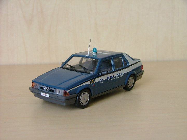 Alfa Romeo 75 1600 Polizia 1987_1.JPG