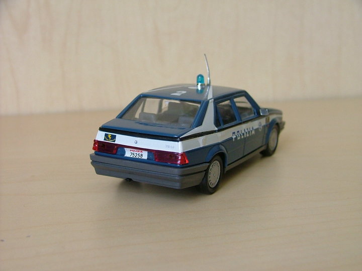 Alfa Romeo 75 1600 Polizia 1987_3.JPG