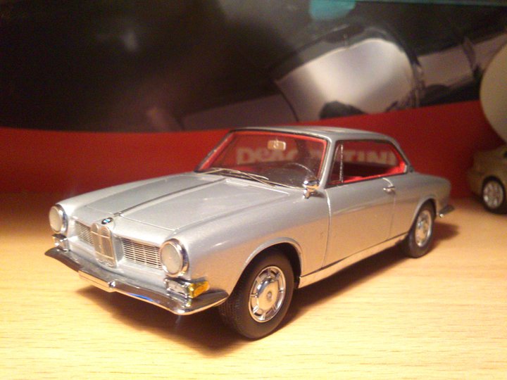 Модель: BMW 3200 CS Bertone<br />Виробник: NEO<br />Масштаб: 1/43