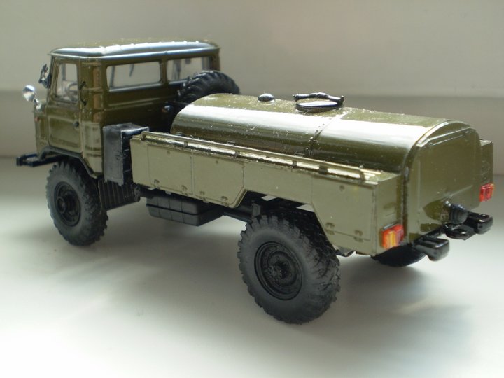 GAZ-66 bochka zad.jpg