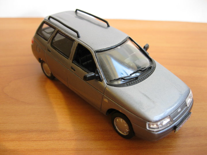 ВАЗ-2111 (LADA-111). <br />Виробник - V.M. STUDIO LVIV, Львів.<br />Масштаб - 1:43.