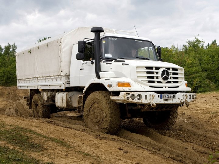 mercedes-benz_zetros_1833_2.jpg