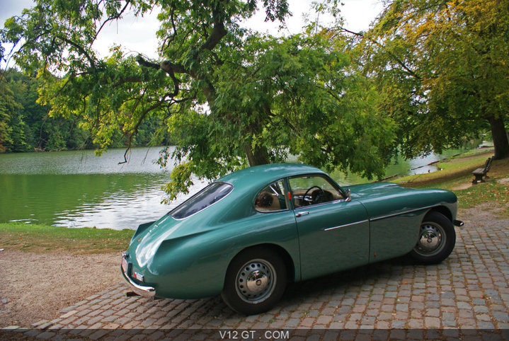 Bristol-404-Coupe-vert-3-4-arriere-droit_zoom.jpg