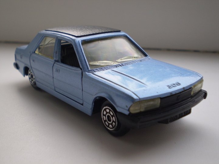 PEUGEOT 305.jpg