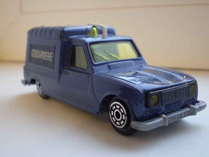 RENAULT R4.jpg