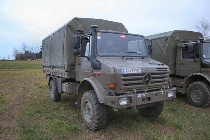 unimog_u4000_03_of_43.jpg