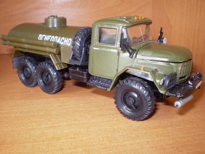 ZIL-131 -ATZ-4,9 benzovoz.jpg