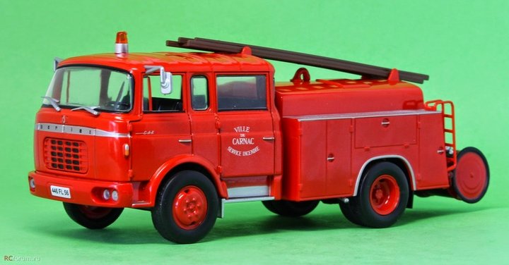 №13 Fourgon-Pompe Tonne sur Berliet GAK 17.JPG